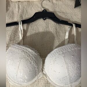 Victoria's Secret Elegant White Lace Bra